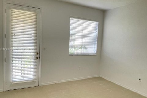 Townhouse in Miami, Florida 3 bedrooms, 161.65 sq.m. № 1968003 - photo 14