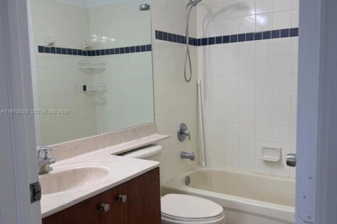 Townhouse in Miami, Florida 3 bedrooms, 161.65 sq.m. № 1968003 - photo 29