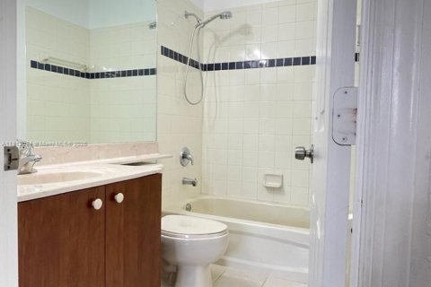 Townhouse in Miami, Florida 3 bedrooms, 161.65 sq.m. № 1968003 - photo 15