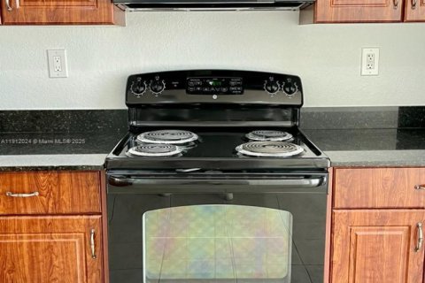 Townhouse in Miami, Florida 3 bedrooms, 161.65 sq.m. № 1968003 - photo 5