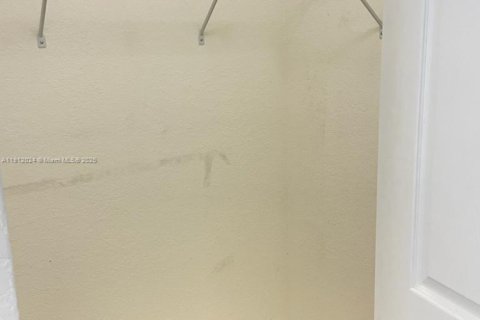 Townhouse in Miami, Florida 3 bedrooms, 161.65 sq.m. № 1968003 - photo 16