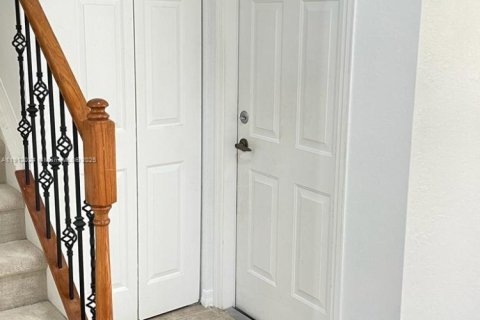 Townhouse in Miami, Florida 3 bedrooms, 161.65 sq.m. № 1968003 - photo 9