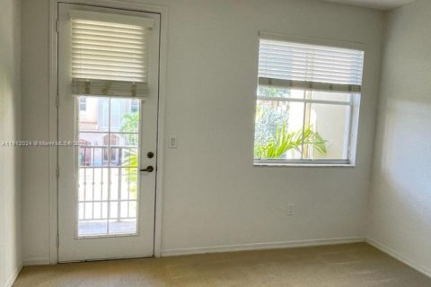 Townhouse in Miami, Florida 3 bedrooms, 161.65 sq.m. № 1968003 - photo 17