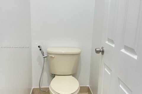 Townhouse in Miami, Florida 3 bedrooms, 161.65 sq.m. № 1968003 - photo 22