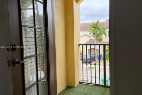 Townhouse in Miami, Florida 3 bedrooms, 161.65 sq.m. № 1968003 - photo 30