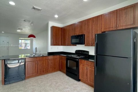 Townhouse in Miami, Florida 3 bedrooms, 161.65 sq.m. № 1968003 - photo 4