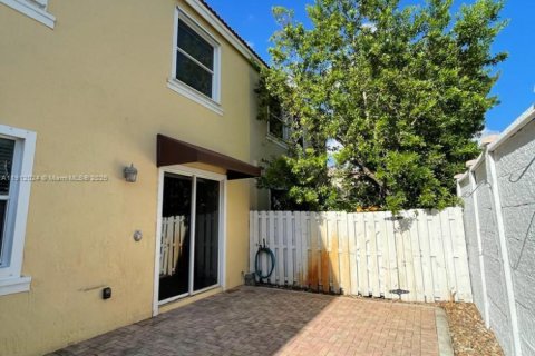 Townhouse in Miami, Florida 3 bedrooms, 161.65 sq.m. № 1968003 - photo 6