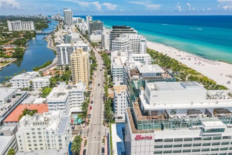 Condo in Miami Beach, Florida, 2 bedrooms  № 1867094 - photo 2