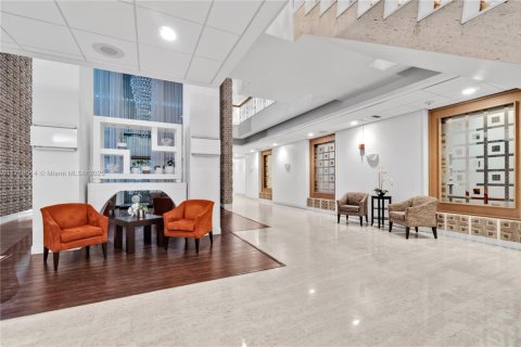 Condo in Miami Beach, Florida, 2 bedrooms  № 1867094 - photo 9