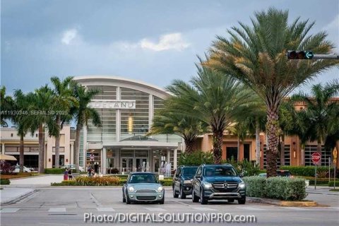 Condo in Miami, Florida, 2 bedrooms № 1990073 - photo 8