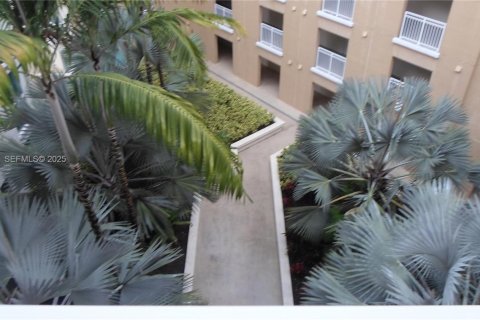 Condo in Miami, Florida, 2 bedrooms № 1990073 - photo 7