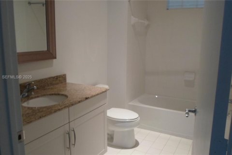 Condo in Miami, Florida, 2 bedrooms № 1990073 - photo 15