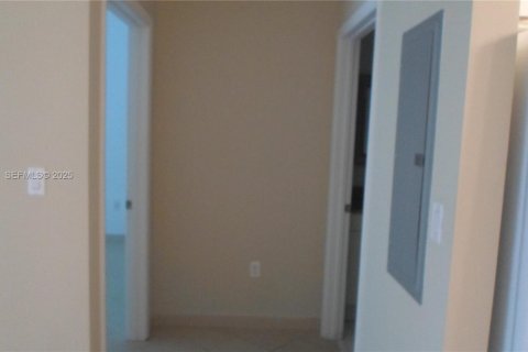 Condo in Miami, Florida, 2 bedrooms № 1990073 - photo 12