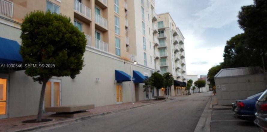 Condo in Miami, Florida, 2 bedrooms № 1990073