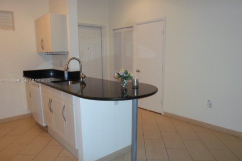 Condo in Miami, Florida, 2 bedrooms № 1990073 - photo 27