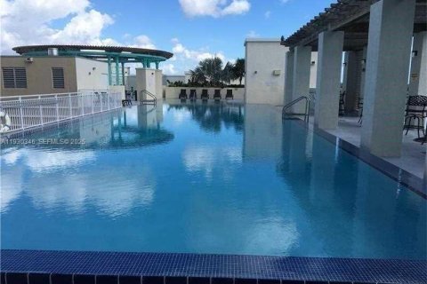 Condo in Miami, Florida, 2 bedrooms № 1990073 - photo 25