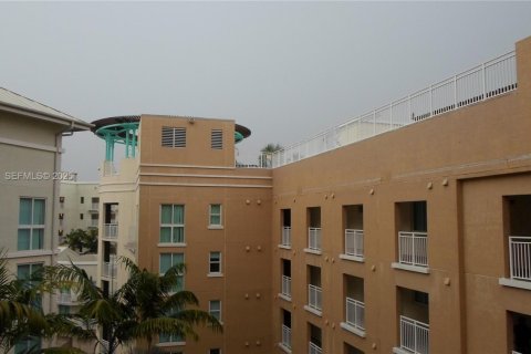 Condo in Miami, Florida, 2 bedrooms № 1990073 - photo 6