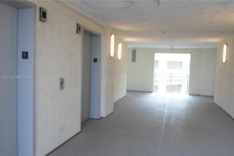 Condo in Miami, Florida, 2 bedrooms № 1990073 - photo 23