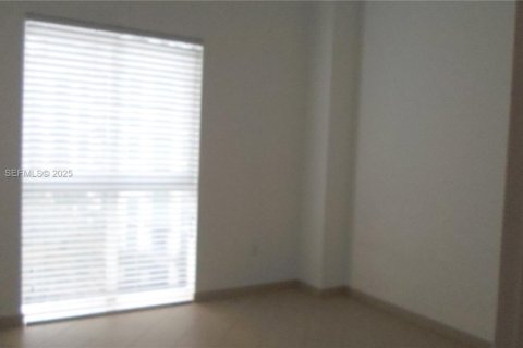 Condo in Miami, Florida, 2 bedrooms № 1990073 - photo 14
