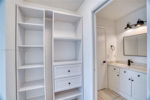 Condo in Pembroke Pines, Florida, 1 bedroom  № 2044391 - photo 26