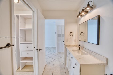 Condo in Pembroke Pines, Florida, 1 bedroom  № 2044391 - photo 22