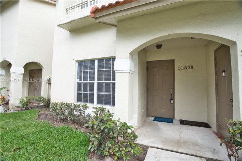 Condo in Pembroke Pines, Florida, 1 bedroom  № 2044391 - photo 6