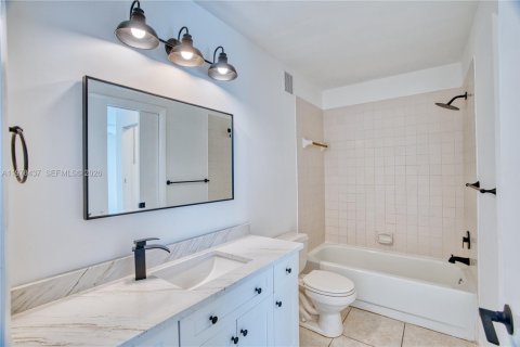 Condo in Pembroke Pines, Florida, 1 bedroom  № 2044391 - photo 21