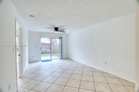 Condo in Pembroke Pines, Florida, 1 bedroom  № 2044391 - photo 8
