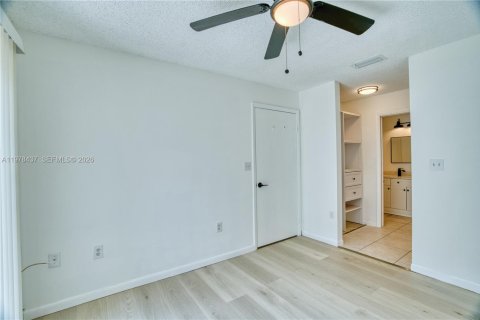 Condo in Pembroke Pines, Florida, 1 bedroom  № 2044391 - photo 19