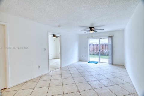 Condo in Pembroke Pines, Florida, 1 bedroom  № 2044391 - photo 10