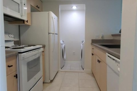 Condo in West Palm Beach, Florida, 1 bedroom  № 1994702 - photo 8