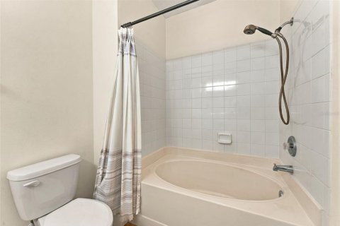 Townhouse in Tampa, Florida 3 bedrooms, 171.31 sq.m. № 2412536 - photo 21