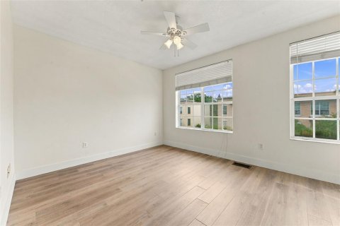 Townhouse in Tampa, Florida 3 bedrooms, 171.31 sq.m. № 2412536 - photo 23