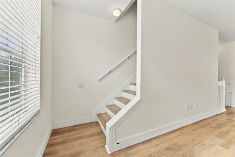 Townhouse in Tampa, Florida 3 bedrooms, 171.31 sq.m. № 2412536 - photo 17