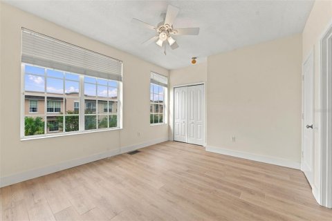 Townhouse in Tampa, Florida 3 bedrooms, 171.31 sq.m. № 2412536 - photo 24