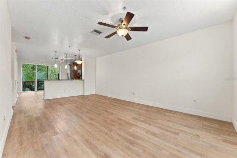 Townhouse in Tampa, Florida 3 bedrooms, 171.31 sq.m. № 2412536 - photo 10