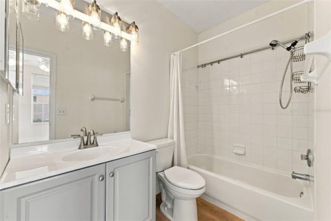 Townhouse in Tampa, Florida 3 bedrooms, 171.31 sq.m. № 2412536 - photo 25