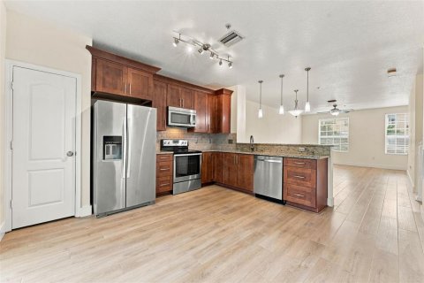 Townhouse in Tampa, Florida 3 bedrooms, 171.31 sq.m. № 2412536 - photo 11
