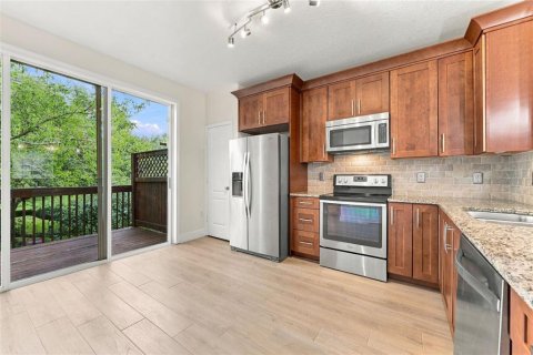Townhouse in Tampa, Florida 3 bedrooms, 171.31 sq.m. № 2412536 - photo 12