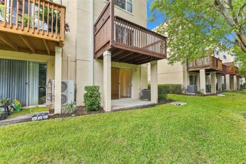 Townhouse in Tampa, Florida 3 bedrooms, 171.31 sq.m. № 2412536 - photo 8