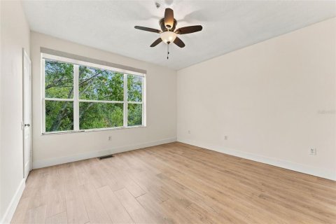 Townhouse in Tampa, Florida 3 bedrooms, 171.31 sq.m. № 2412536 - photo 18