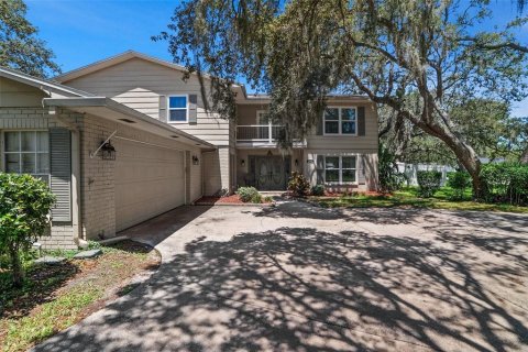 House in Brandon, Florida 5 bedrooms, 341.04 sq.m. № 1805758 - photo 2