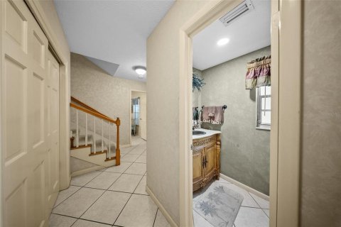 House in Brandon, Florida 5 bedrooms, 341.04 sq.m. № 1805758 - photo 13
