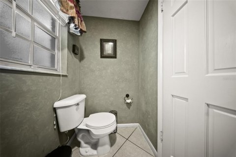 House in Brandon, Florida 5 bedrooms, 341.04 sq.m. № 1805758 - photo 15