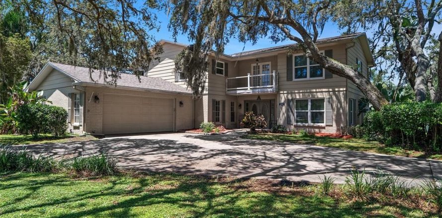 House in Brandon, Florida 5 bedrooms, 341.04 sq.m. № 1805758