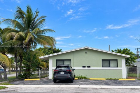 Villa ou maison à louer à Dania Beach, Floride: 2 chambres, 101.82 m2 № 2390129 - photo 7