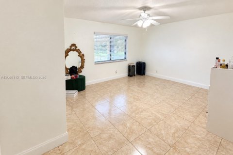 Villa ou maison à louer à Dania Beach, Floride: 2 chambres, 101.82 m2 № 2390129 - photo 3