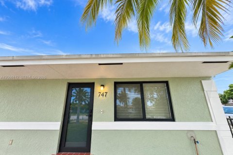 Villa ou maison à louer à Dania Beach, Floride: 2 chambres, 101.82 m2 № 2390129 - photo 6