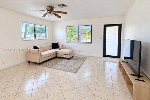 Villa ou maison à Dania Beach, Floride 2 chambres, 101.82 m2 № 2390129