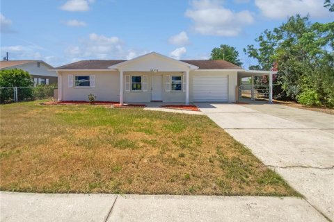 Casa en venta en Zephyrhills, Florida, 2 dormitorios, 82.13 m2 № 1675642 - foto 1
